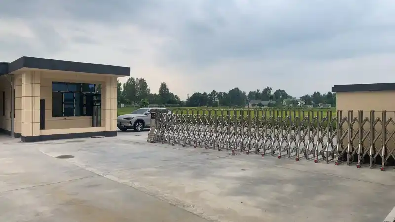 Automatic stainless steel retractable gate for main entrance security access control
