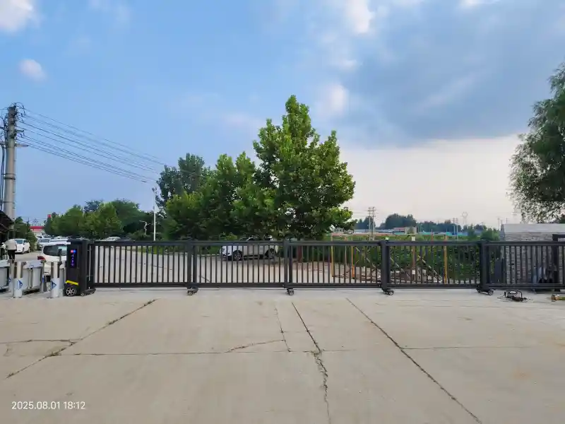 Case study of sliding gate installation on a 14.88-meter section of fencing in Baoding, Hebei Province.