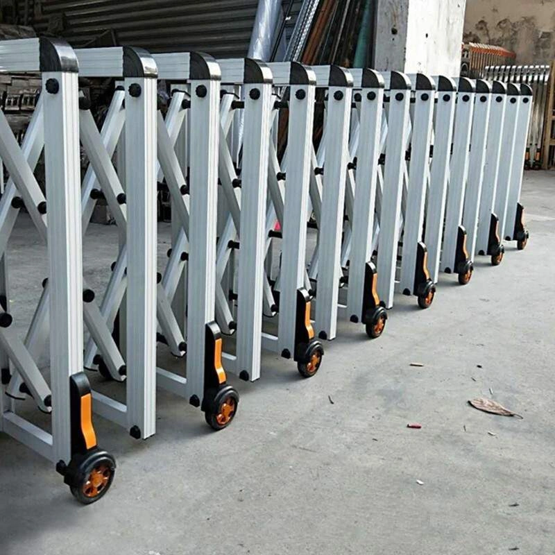 Aluminum alloy retractable accordion traffic barricade