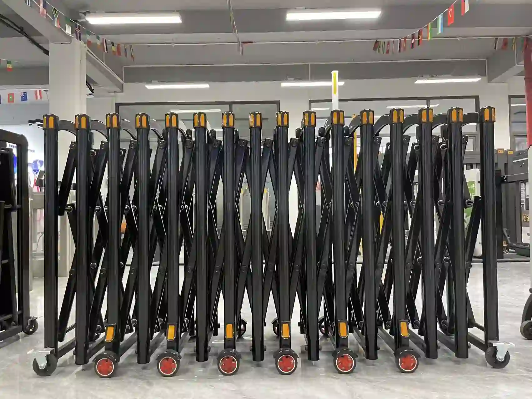 Manual stainless steel accordion road barrier